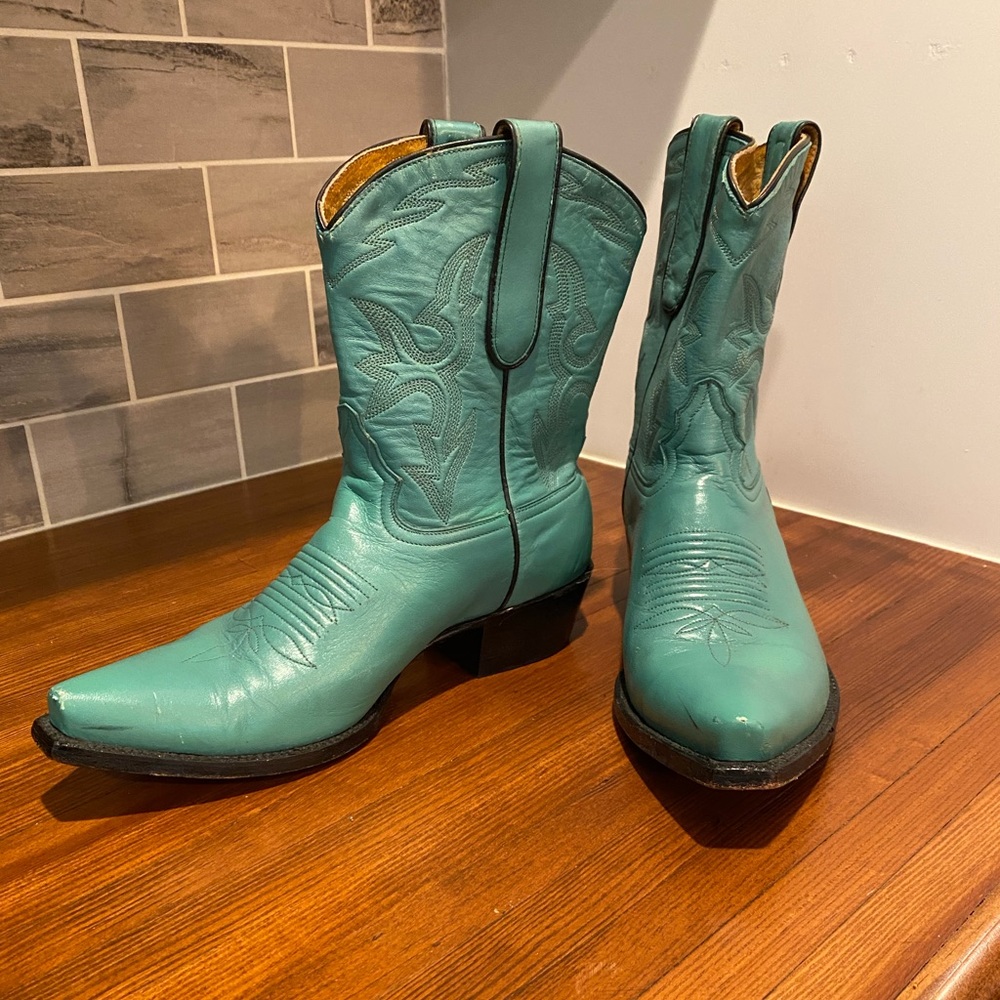 Blue short cowboy boots